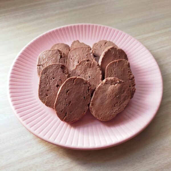 米粉と板チョコで作ったチョコクッキーの写真です