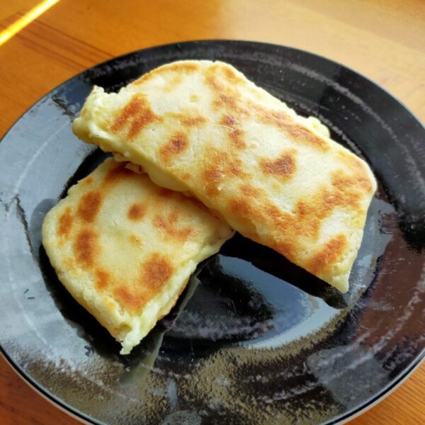 米粉とじゃがいもの簡単チーズナン風の写真です