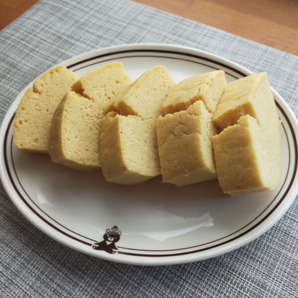 ふわふわエッグメーカー使用した米粉のヨーグルトケーキの写真です
