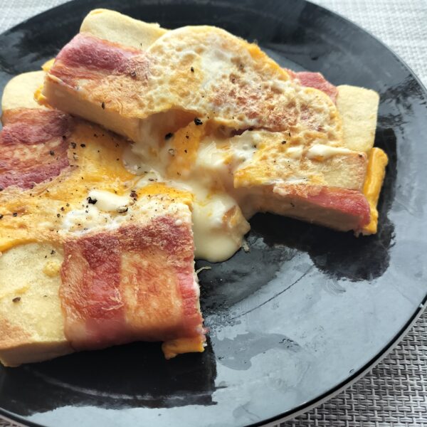 高野豆腐でベーコンエッグチーズトースト風
