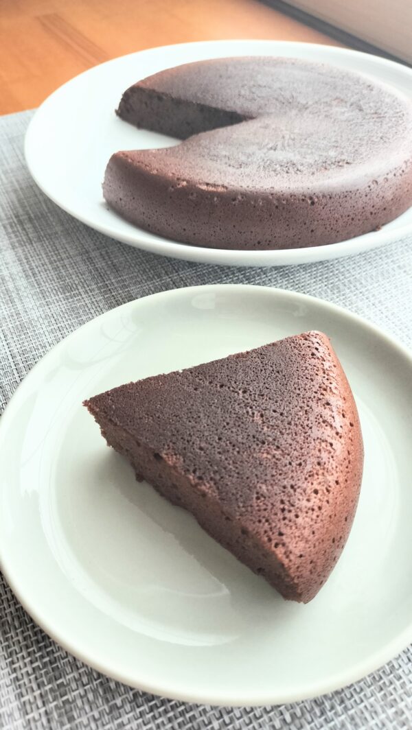 ベーキングパウダーなしフライパンで簡単米粉チョコケーキ